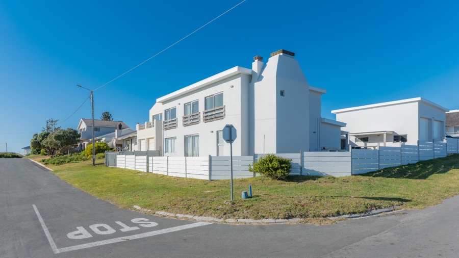 8 Bedroom Property for Sale in Struisbaai Western Cape